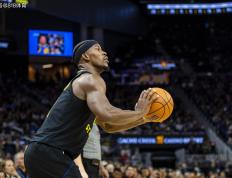 KY体育-巴特勒回归赛场，突破纪录首场状态亮眼，公牛观众沸腾！的简单介绍