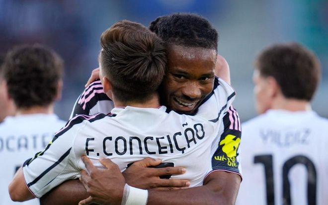 开云体育-詹姆斯意外战胜尤文图斯，领先优势明显引爆全场！再创辉煌时刻(尤文图斯三比二逆转马德里竞技视频)