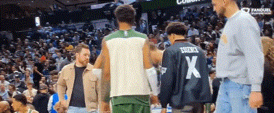 KY体育-字母哥连续五场比赛得分超过败北，雄鹿挑战极限！的简单介绍